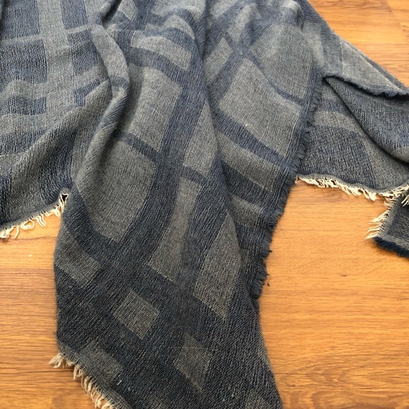 Poncho/ Wrap - Picture 3 of 5